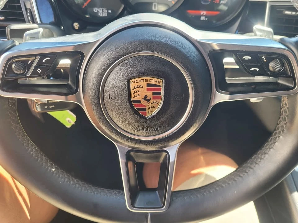 2016 Porsche Macan - Image 16 of 17