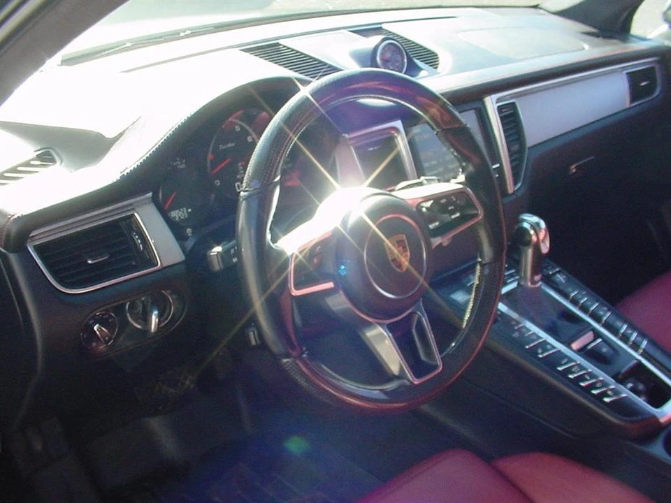 2016 Porsche Macan Turbo - Image 18 of 21