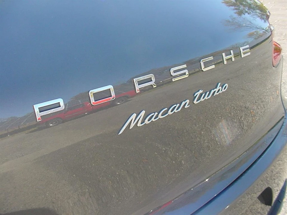 2016 Porsche Macan Turbo - Image 9 of 21