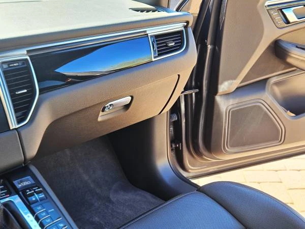 2016 Porsche Macan S - Image 16 of 21