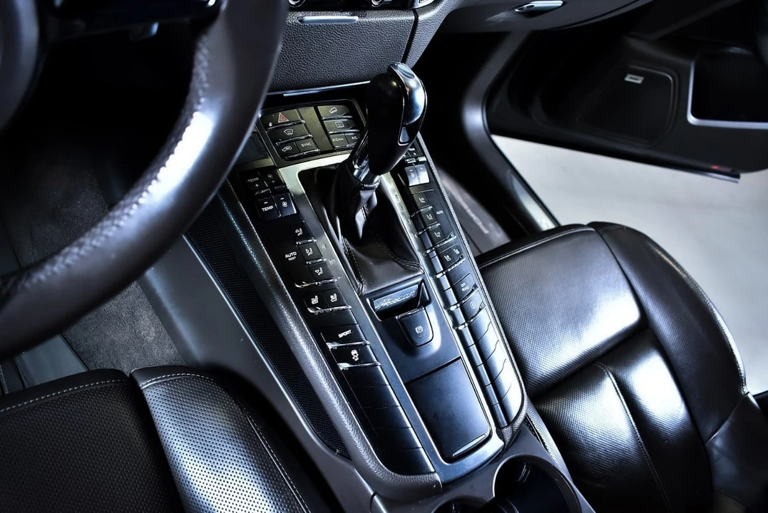 2016 Porsche Macan S - Image 27 of 30