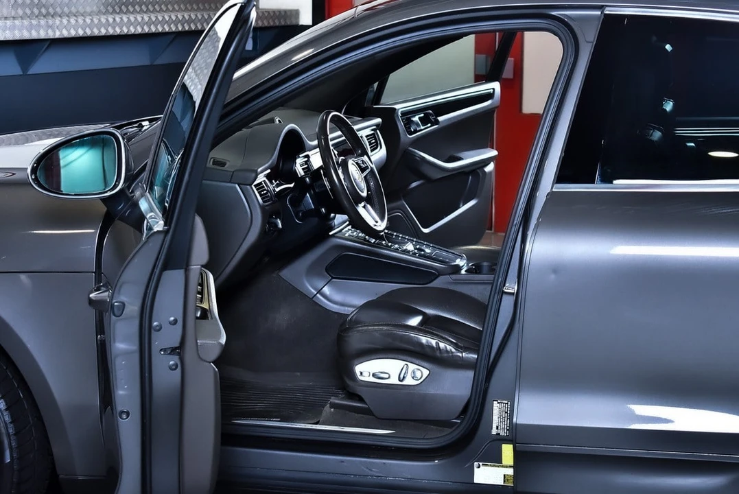 2016 Porsche Macan S - Image 26 of 30