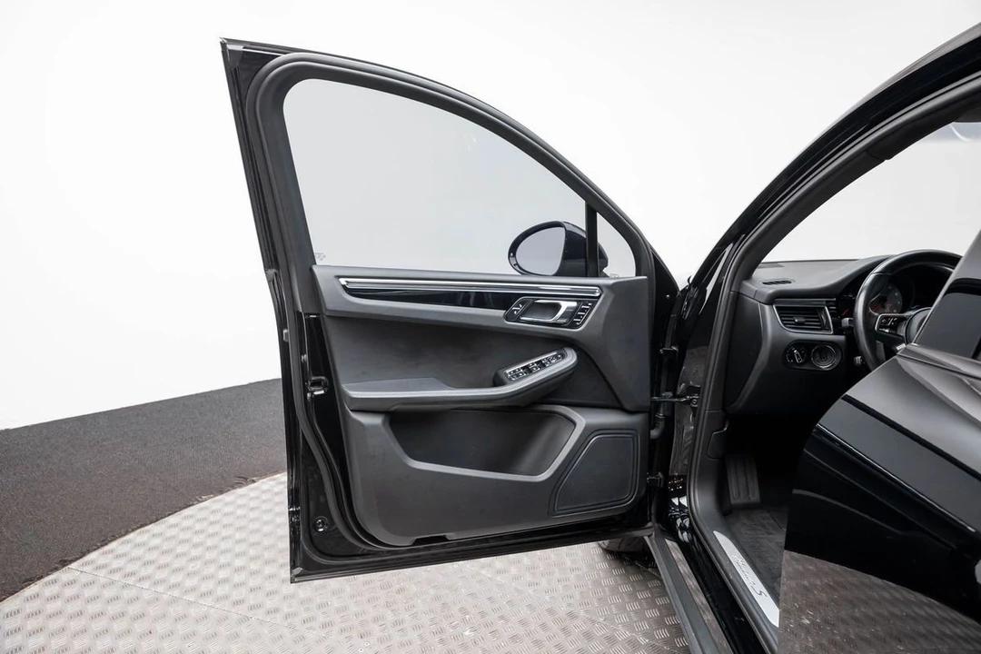 2016 Porsche Macan S - Image 10 of 21