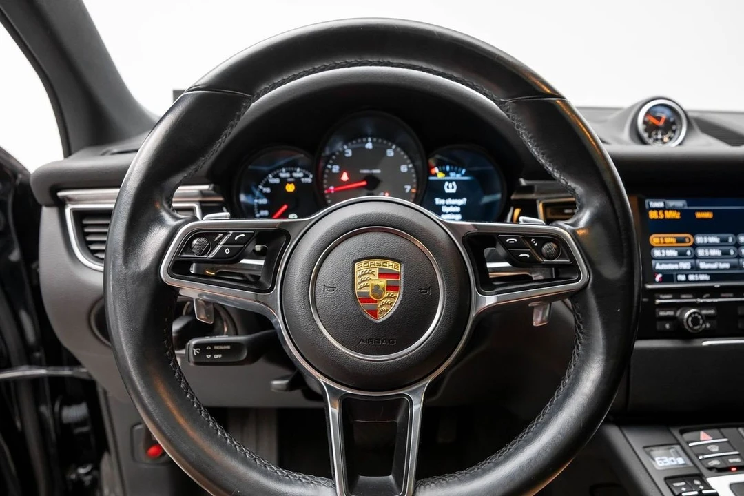 2016 Porsche Macan S - Image 24 of 31