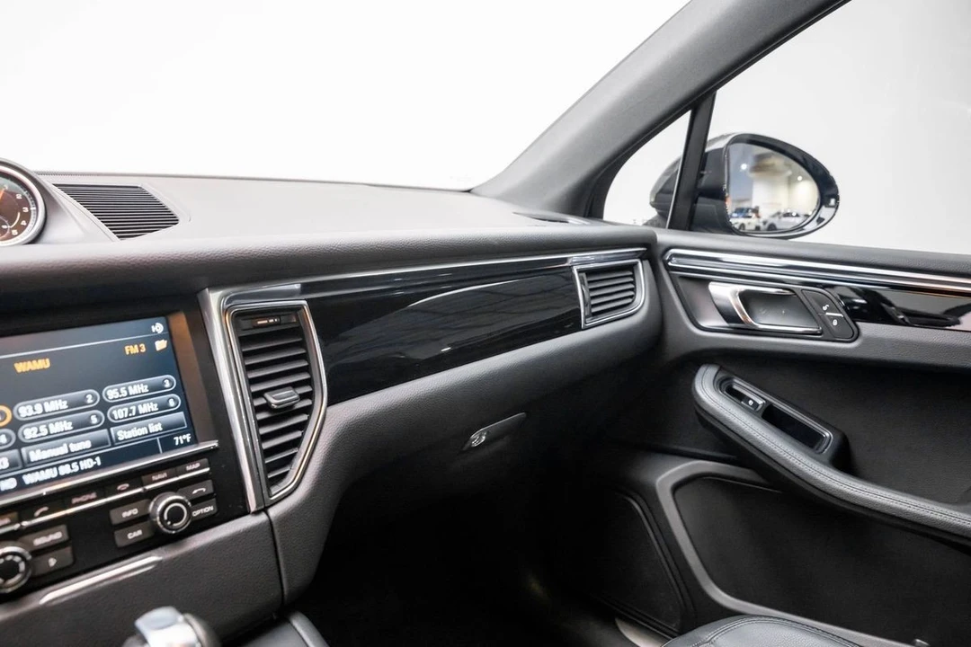2016 Porsche Macan S - Image 26 of 31