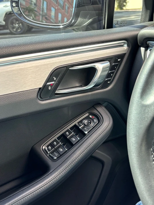 2016 Porsche Macan S - Image 15 of 19