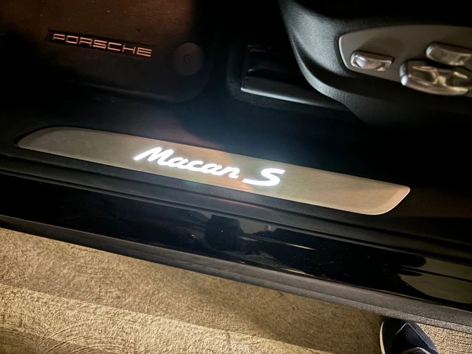 2016 Porsche Macan S - Image 18 of 19
