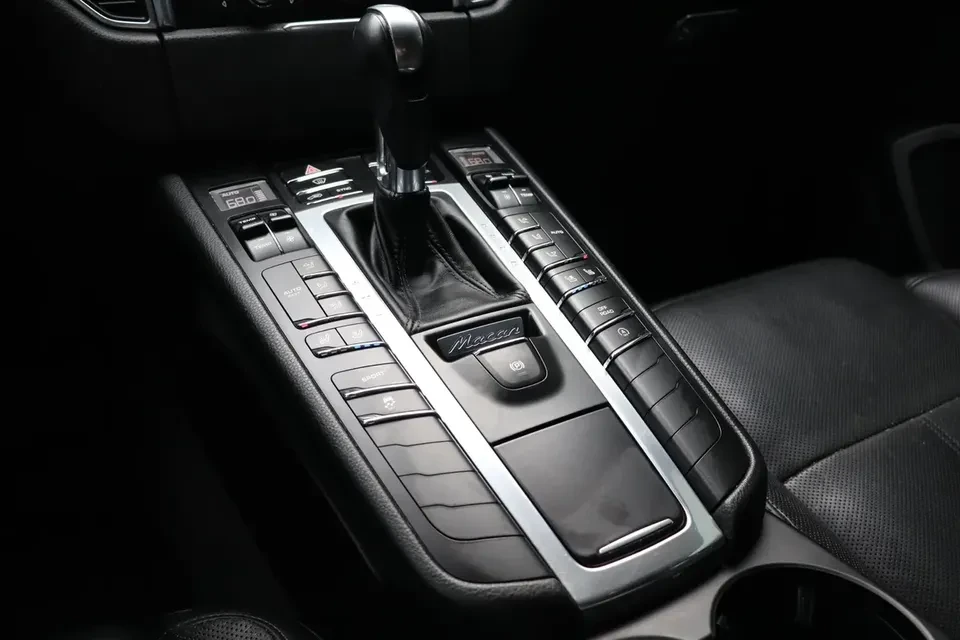 2016 Porsche Macan S - Image 8 of 15