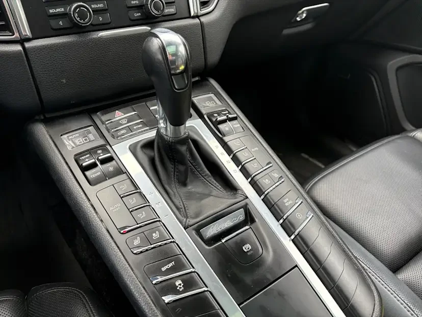 2016 Porsche Macan S - Image 8 of 12
