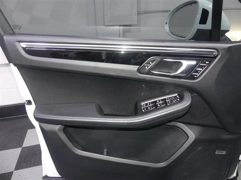 2016 Porsche Macan S - Image 18 of 20