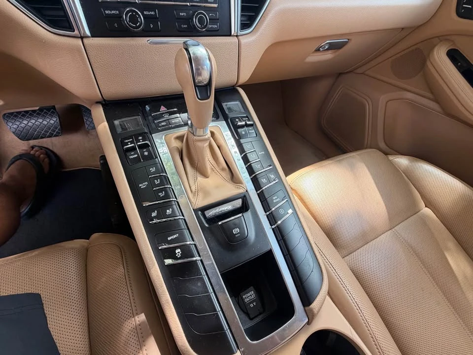2016 Porsche Macan S - Image 15 of 20