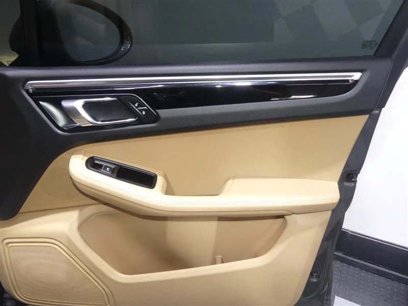 2016 Porsche Macan S - Image 18 of 20