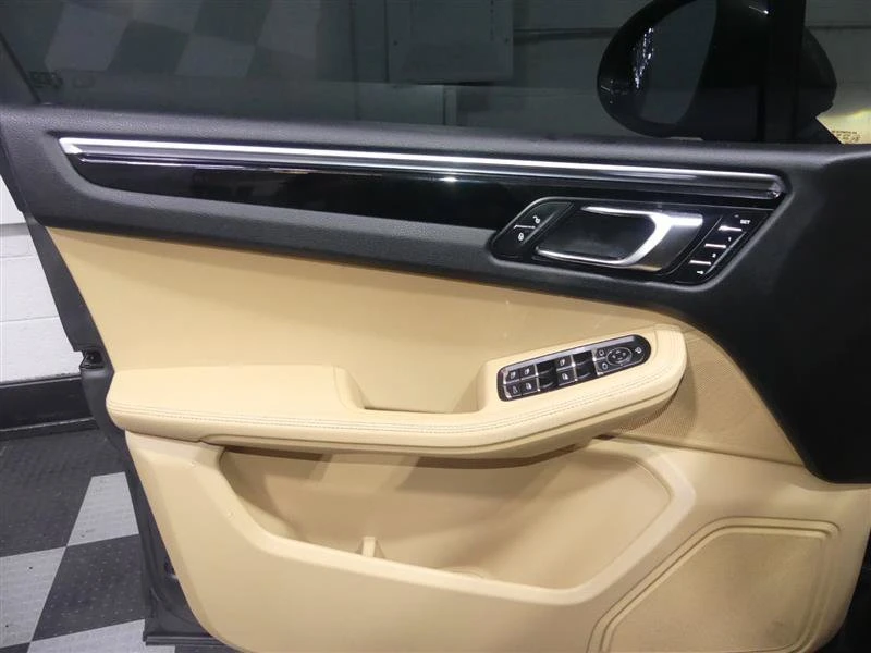 2016 Porsche Macan S - Image 17 of 20