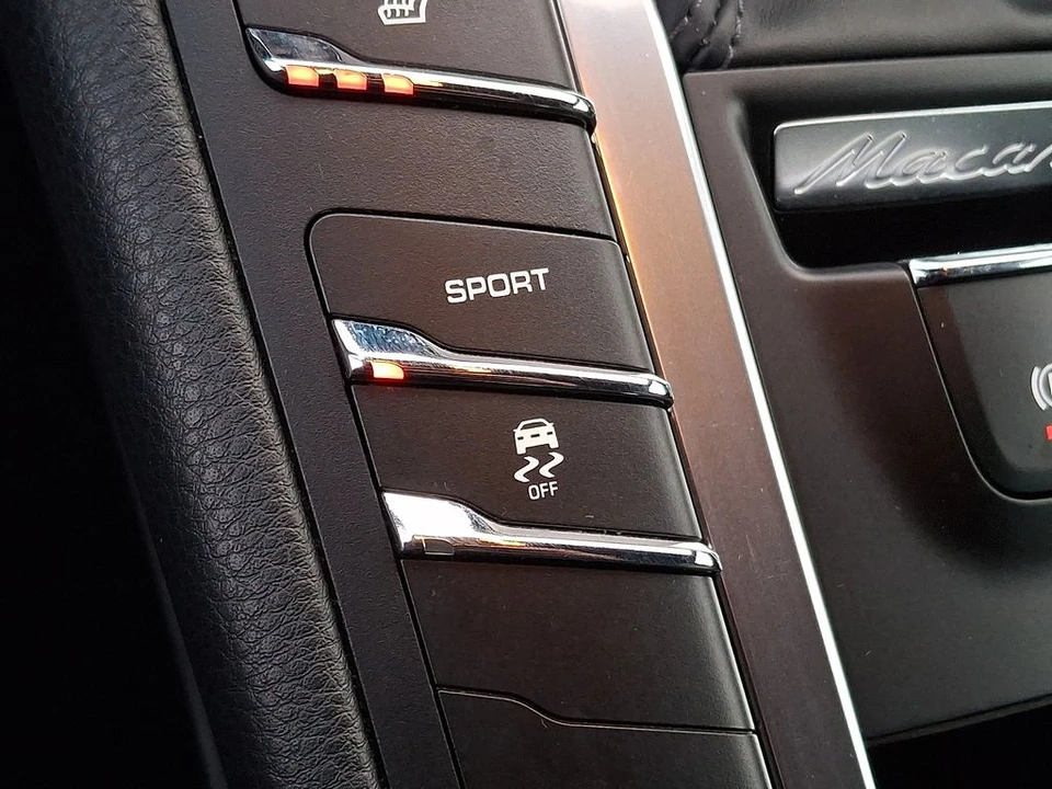 2016 Porsche Macan S - Image 22 of 31