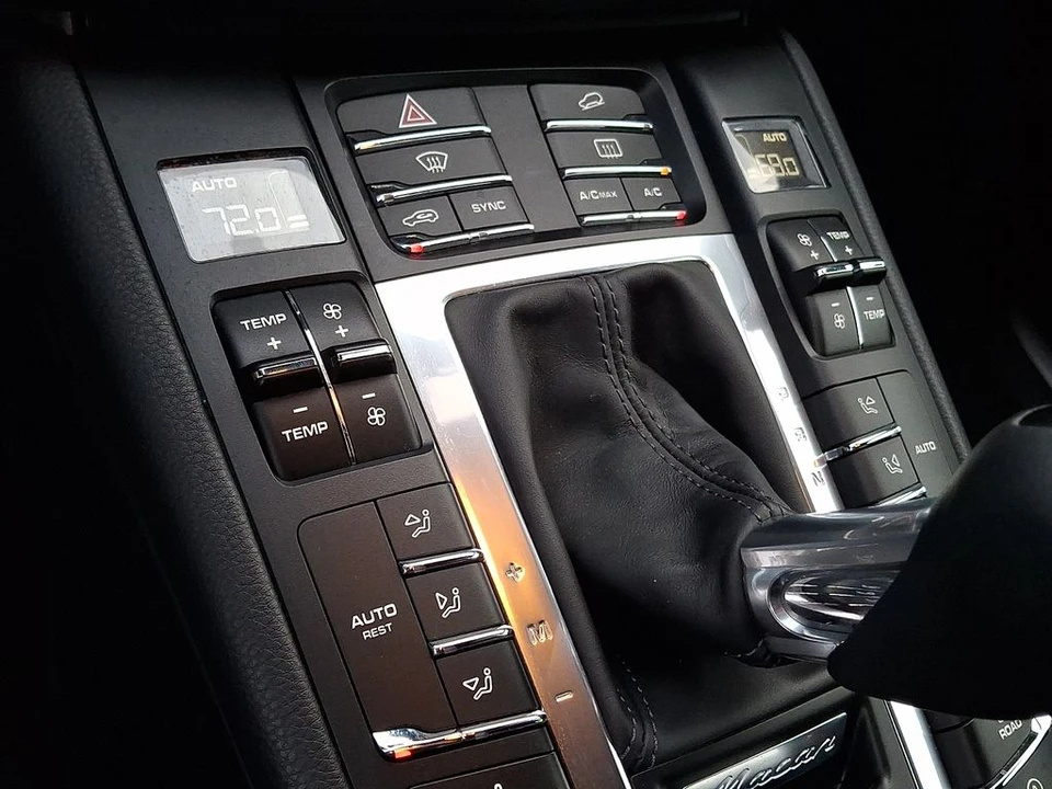 2016 Porsche Macan S - Image 12 of 31