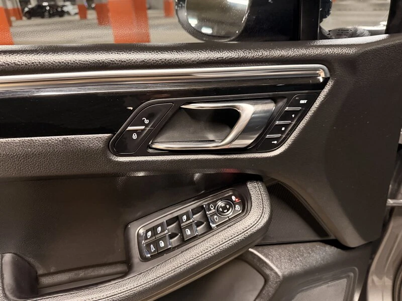 2016 Porsche Macan S - Image 25 of 31