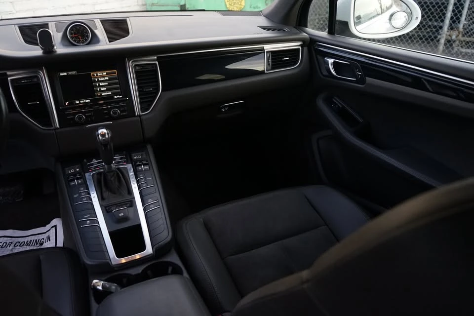2016 Porsche Macan S - Image 12 of 17