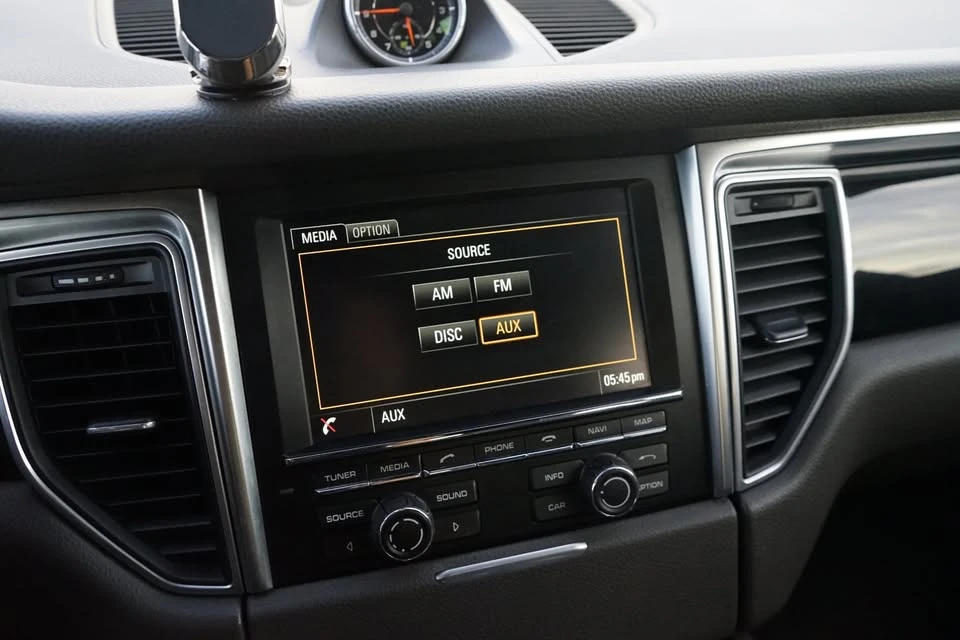 2016 Porsche Macan S - Image 16 of 17