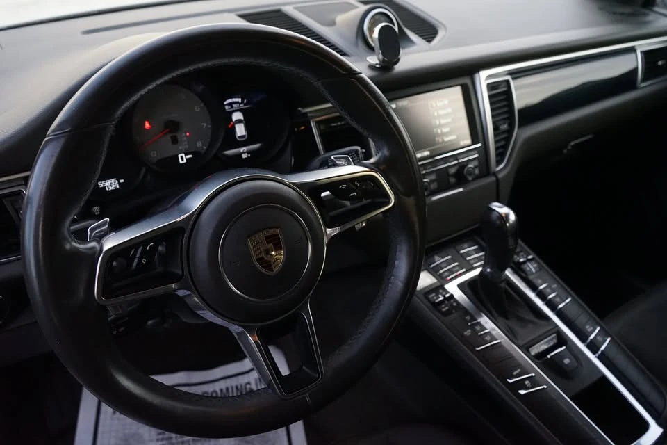 2016 Porsche Macan S - Image 11 of 17