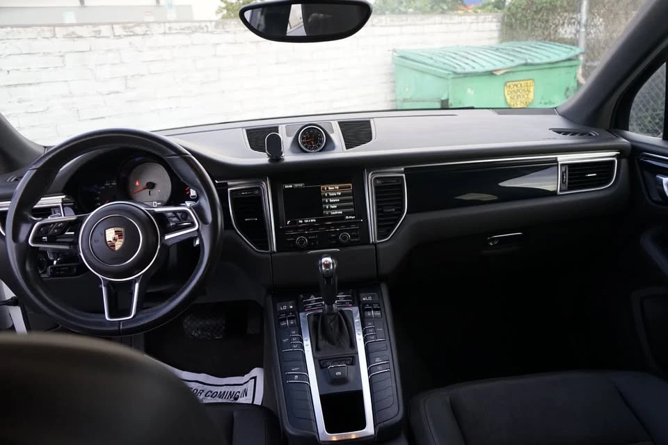 2016 Porsche Macan S - Image 10 of 17