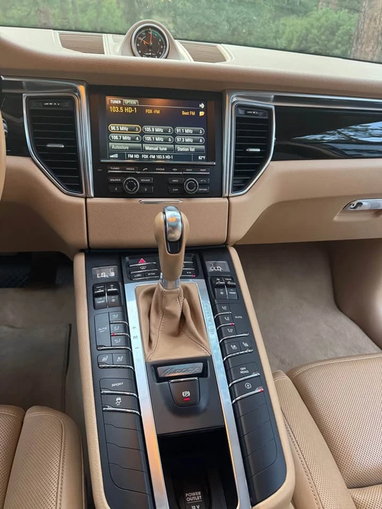 2016 Porsche Macan S - Image 12 of 19