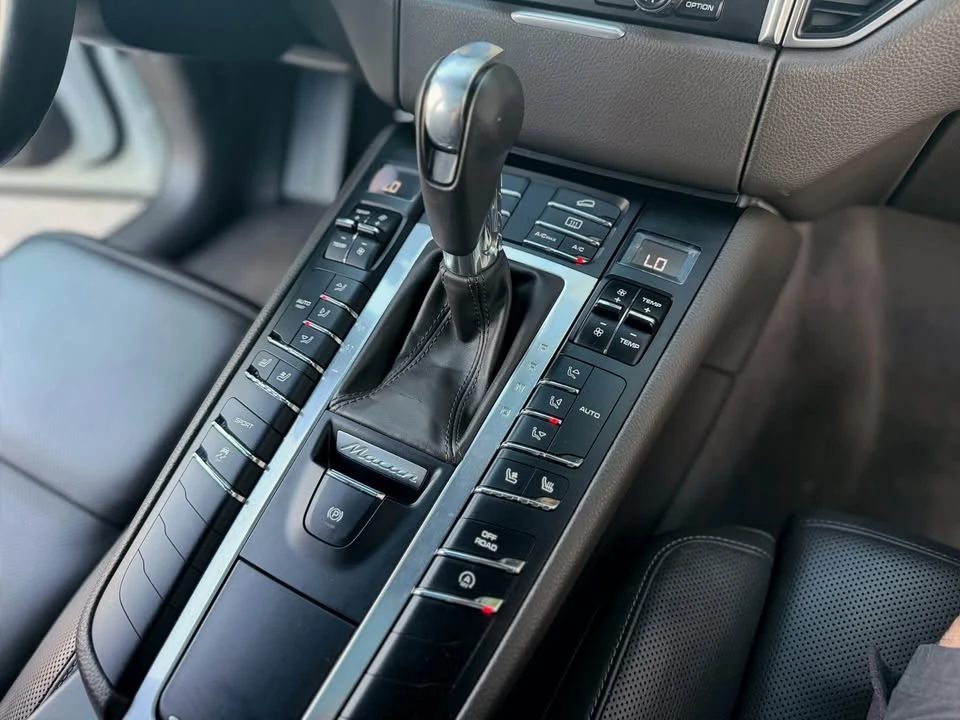 2016 Porsche Macan S - Image 14 of 20