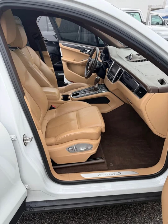 2016 Porsche Macan S - Image 9 of 18