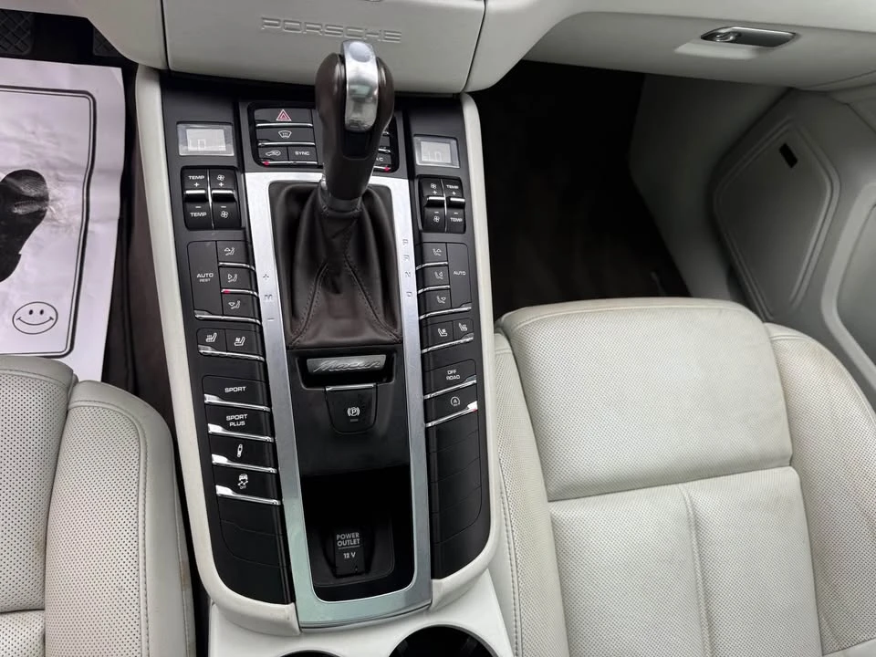 2016 Porsche Macan S - Image 9 of 16