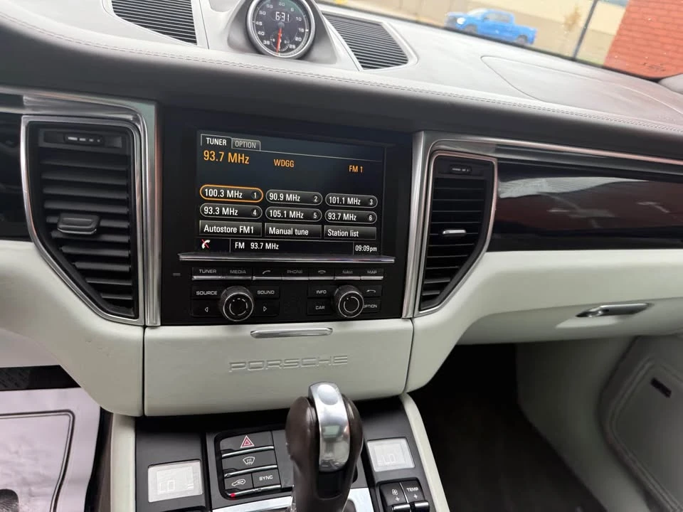 2016 Porsche Macan S - Image 8 of 16