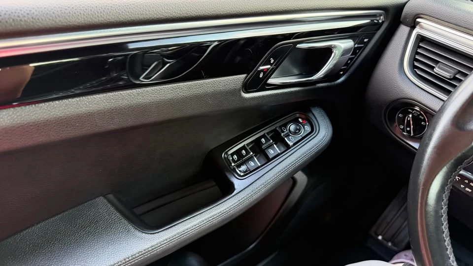 2016 Porsche Macan S - Image 12 of 16