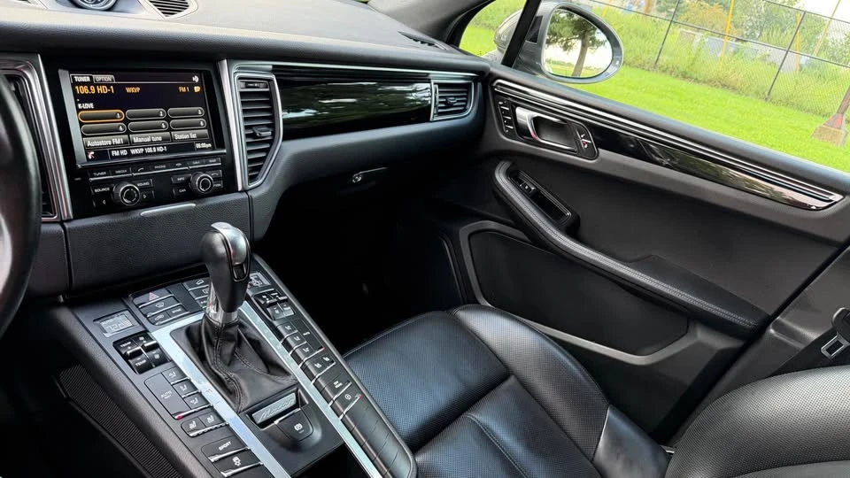 2016 Porsche Macan S - Image 8 of 16