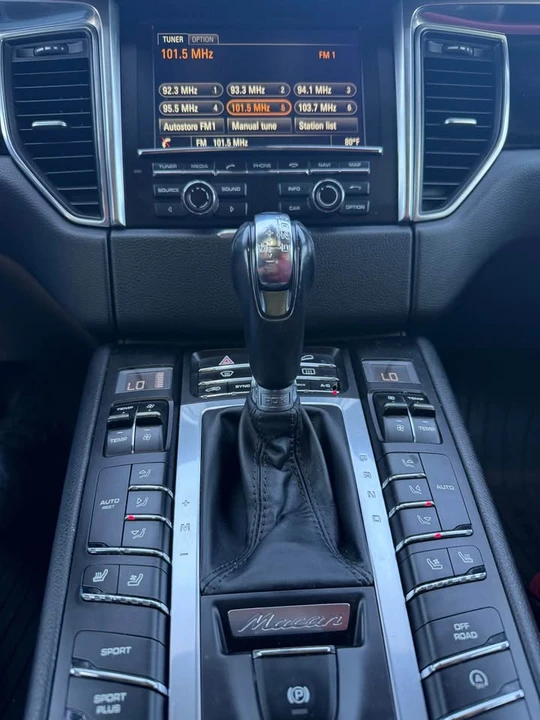 2016 Porsche Macan S - Image 18 of 20