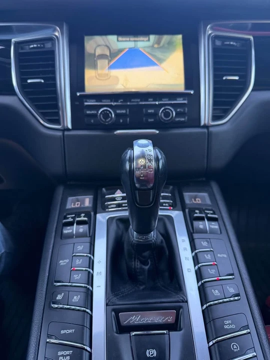 2016 Porsche Macan S - Image 17 of 20