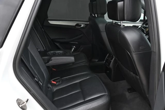 2016 Porsche Macan S - Image 24 of 27