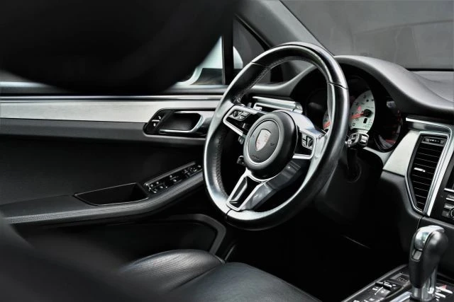 2016 Porsche Macan S - Image 15 of 27