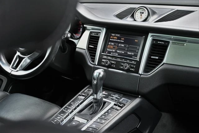 2016 Porsche Macan S - Image 14 of 27