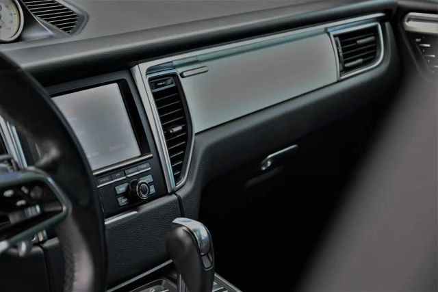 2016 Porsche Macan S - Image 17 of 27