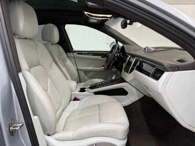2016 Porsche Macan S - Image 11 of 12