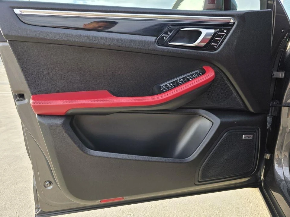 2016 Porsche Macan S - Image 14 of 25