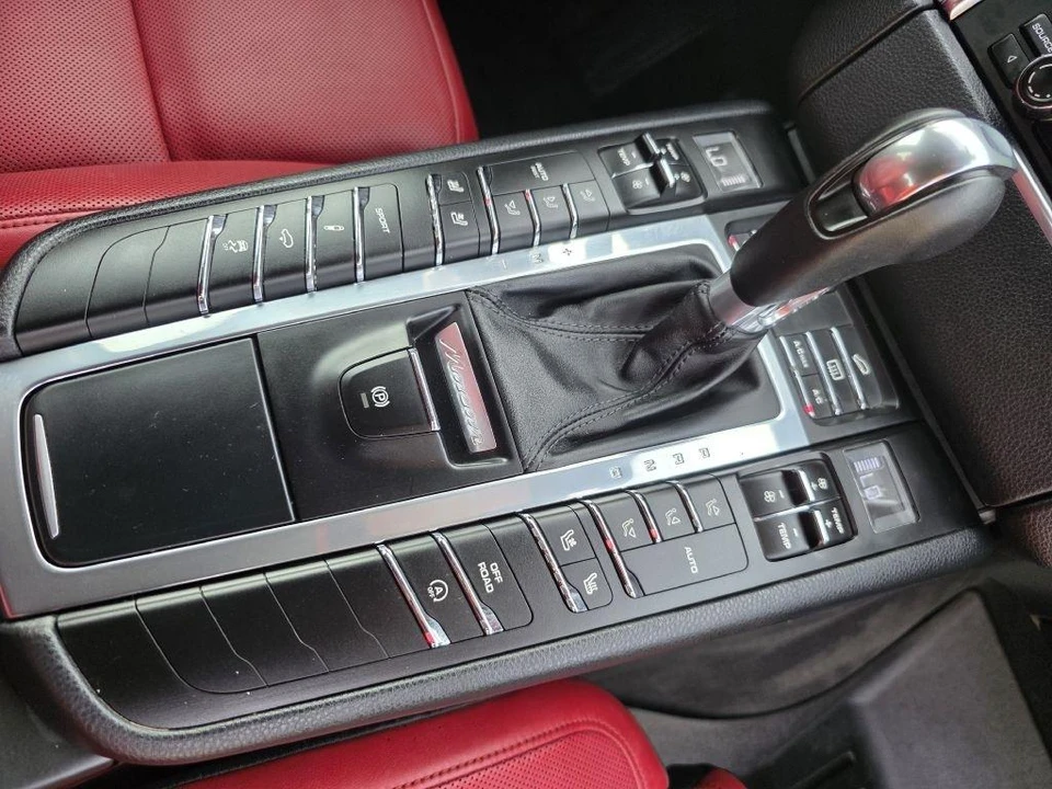 2016 Porsche Macan S - Image 19 of 25