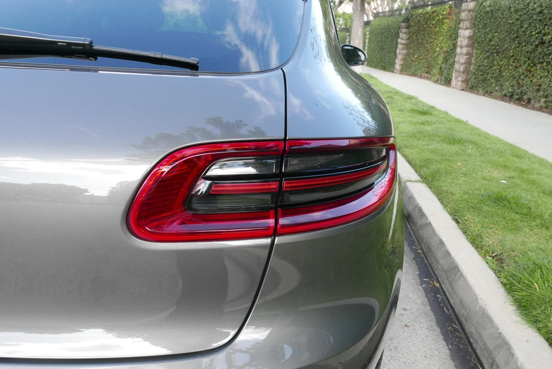 2016 Porsche Macan S - Image 19 of 31
