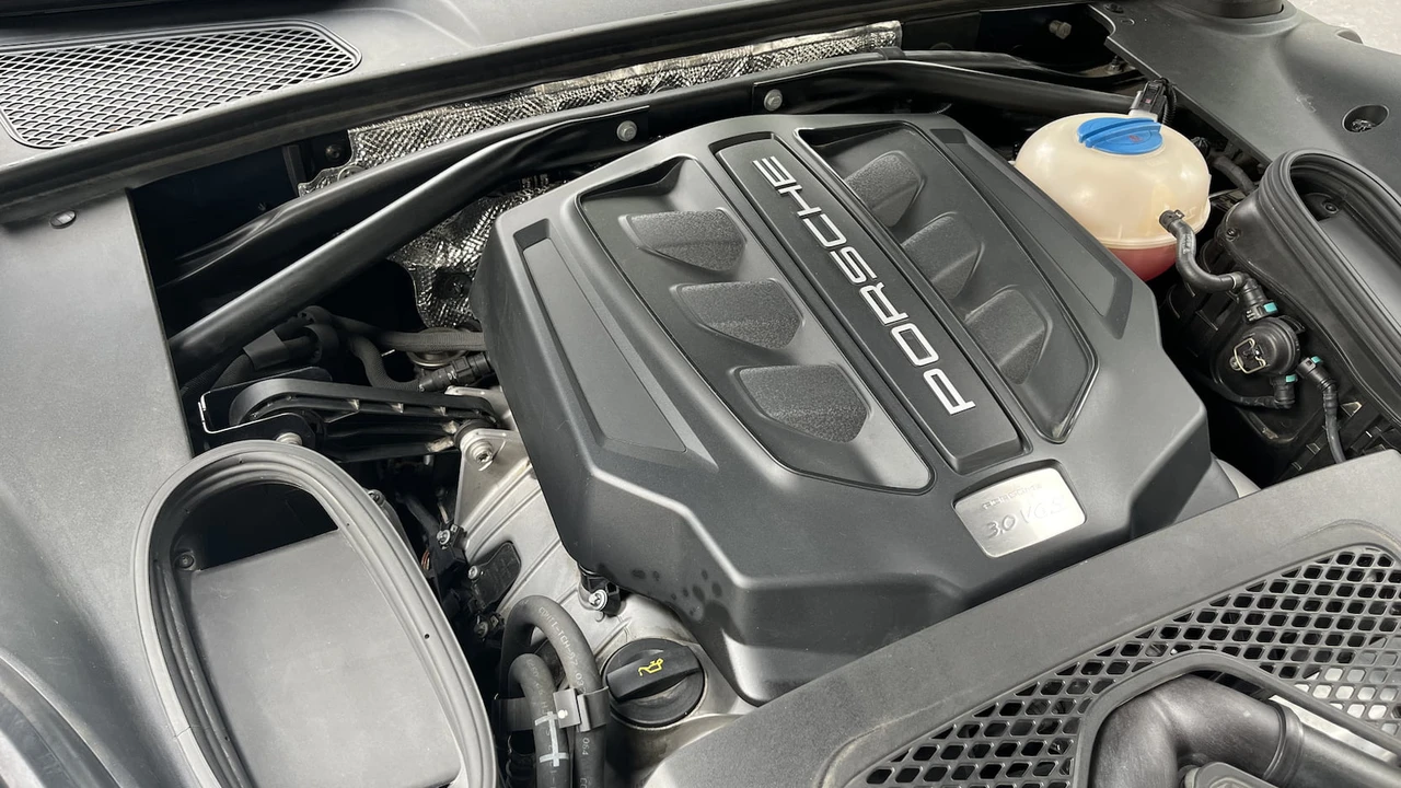 2016 Porsche Macan S - Image 8 of 16