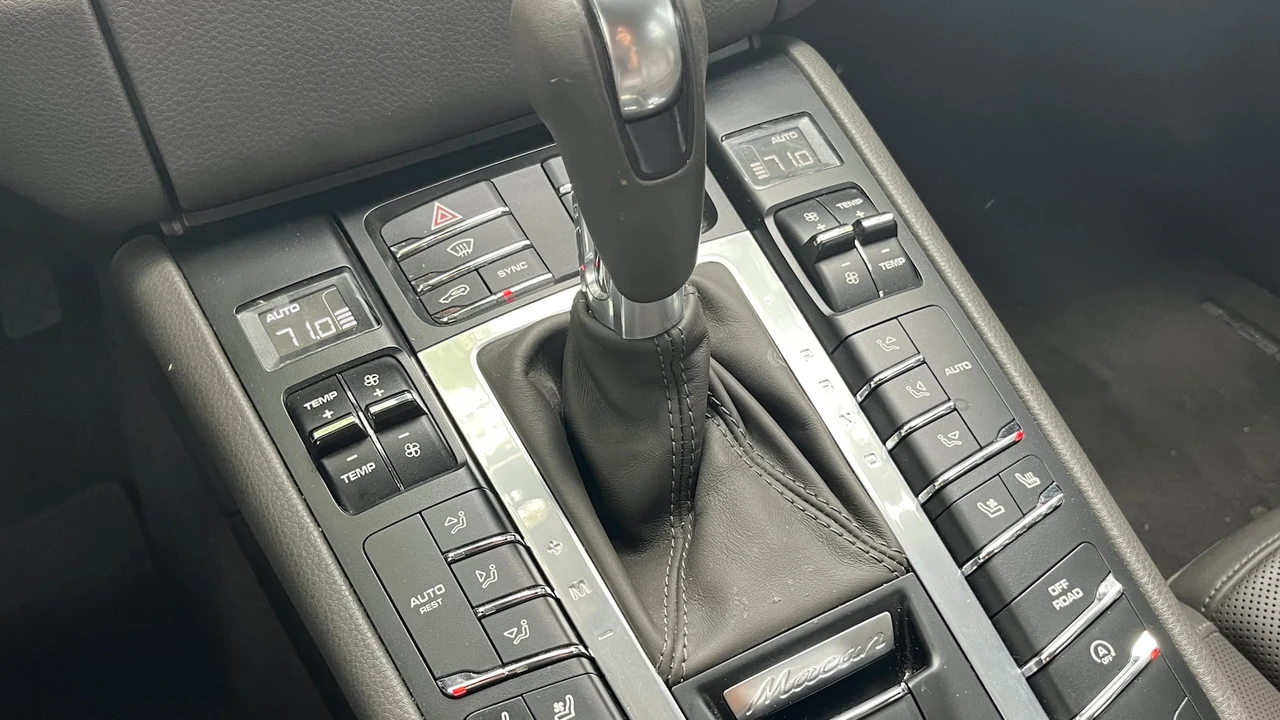 2016 Porsche Macan S - Image 10 of 16