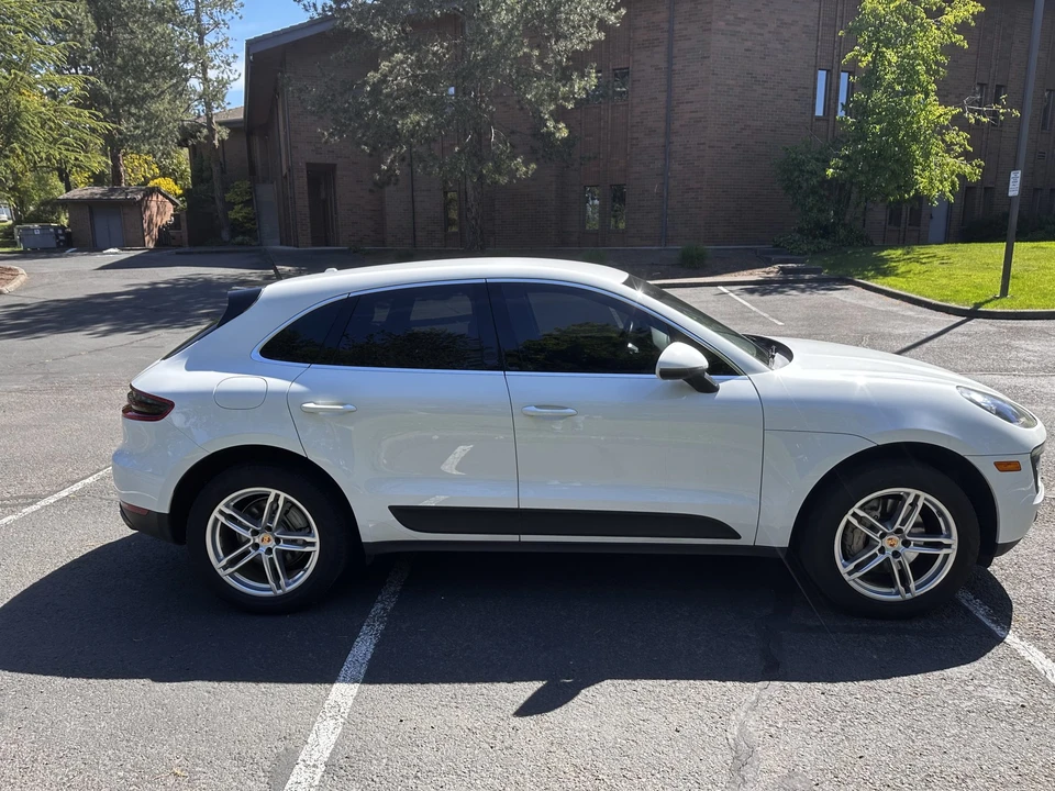 2016 Porsche Macan S - Image 24 of 31