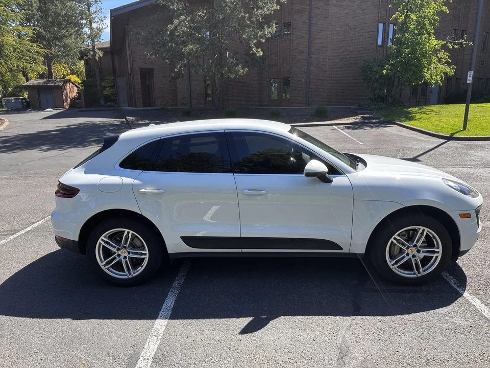 2016 Porsche Macan S - Image 26 of 31