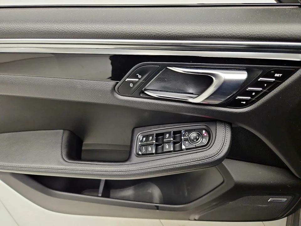 2016 Porsche Macan S - Image 13 of 21