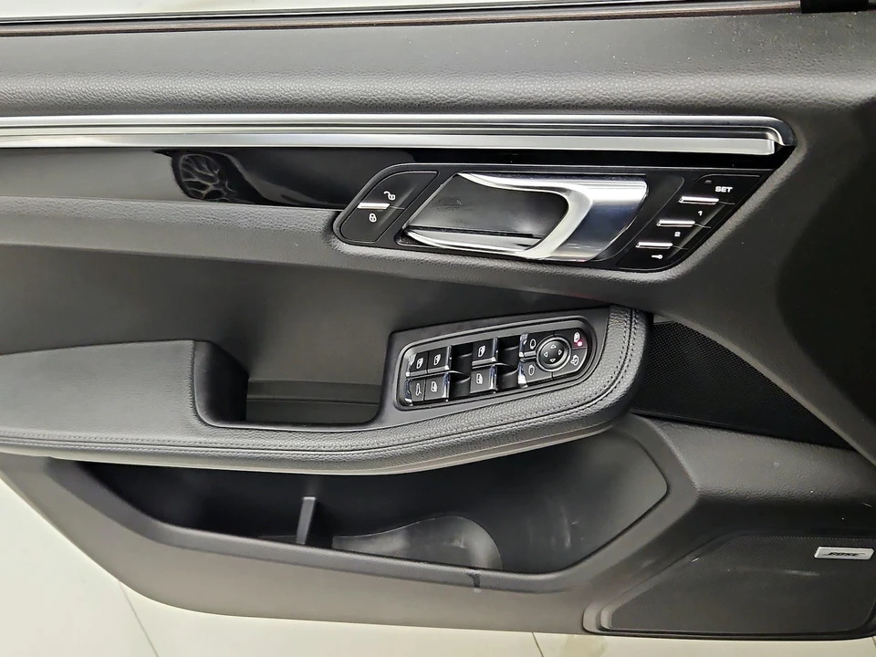 2016 Porsche Macan S - Image 14 of 21