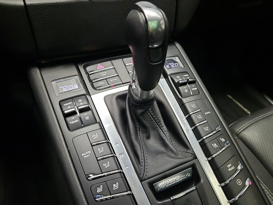 2016 Porsche Macan S - Image 18 of 21