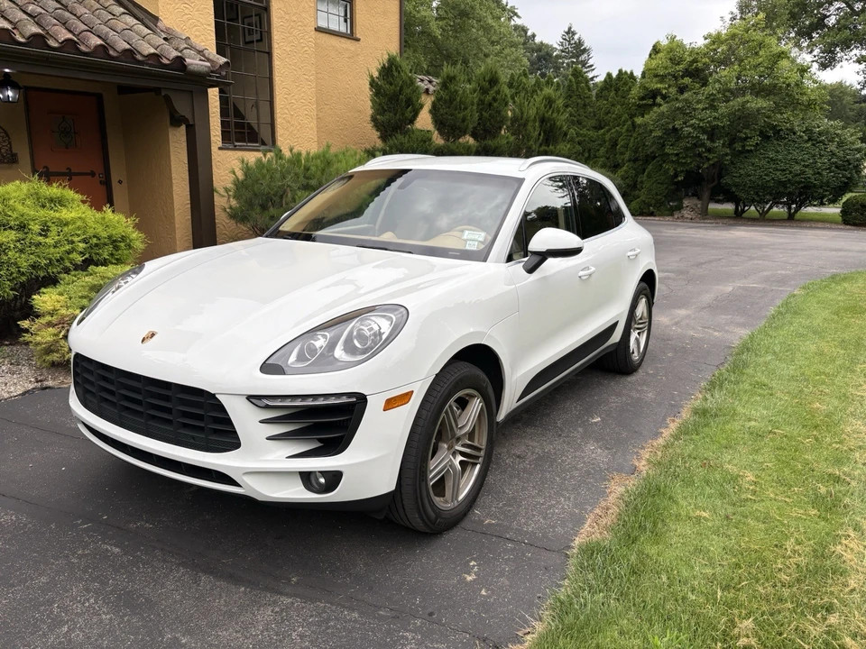 2016 Porsche Macan S - Image 12 of 17