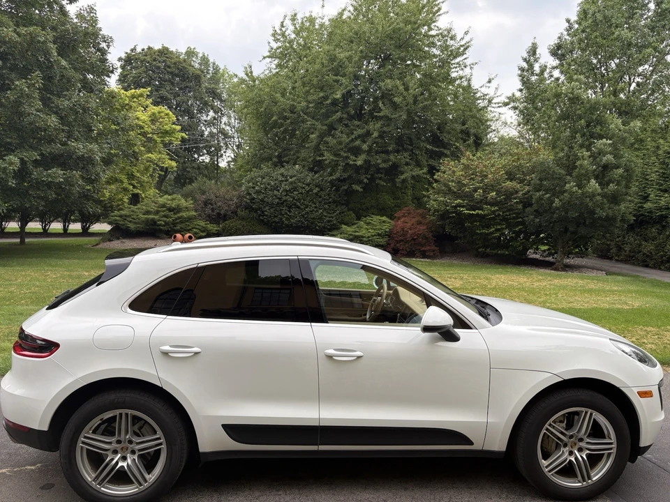 2016 Porsche Macan S - Image 10 of 17
